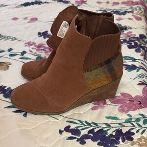 Toms Tan Suede Ankle Booties